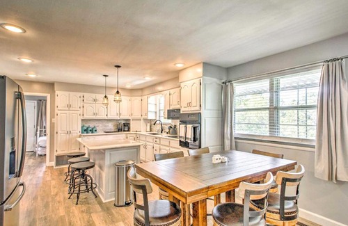 Lakeview House | Lakeview Home - 1 Mile from Bull Shoals Lake!