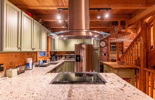 Boone Cabin | Lakeview- hot tub, pet friendly, lake views, catch and release fishing