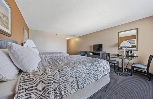 Put-in-Bay Hotel | Lakeview Hotel Room with Balcony