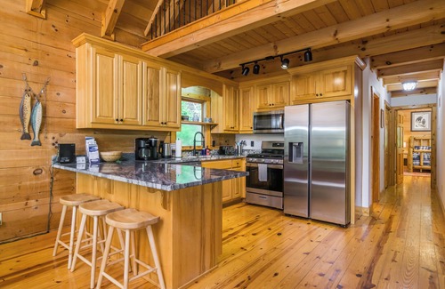 Dahlonega Cabin | Lakeview Lodge-HotTub/Lake/Dog Friendly/Ping-Pong/5-Beds/4-Baths!