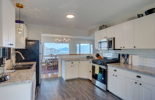 Central Okanagan House | Lakeview Lookout, family and pet friendly rental with hot tub