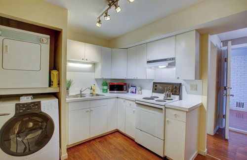 Central Okanagan House | Lakeview Lookout, family and pet friendly rental with hot tub