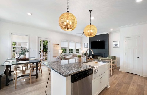 Winchester House | Lakeview Luxe - Lake Access + Pool