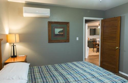 Mead House | Lakeview Main Room - 19