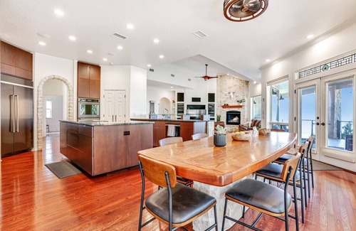Canyon Lake House | Lakeview Paradise: 7Kings, Hot Tub, Pool & Jacuzzi