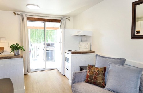 Central Okanagan Cottage | Lakeview Paradise cabin 2