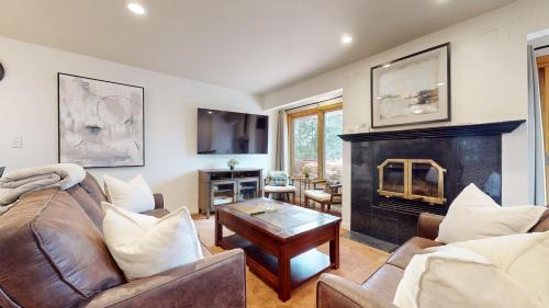 Mammoth Lakes Apartment | Lakeview Villas #24 condo