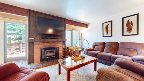 Mammoth Lakes Apartment | Lakeview Villas #27 condo