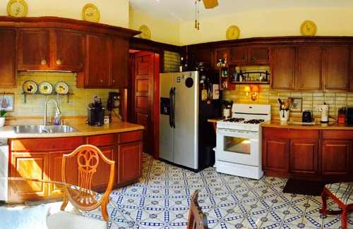 Lakewood House | Lakewood by Lake Erie Historic Victorian 5 Bed 2.5 Bath Trendy Hip 3500 sq ft