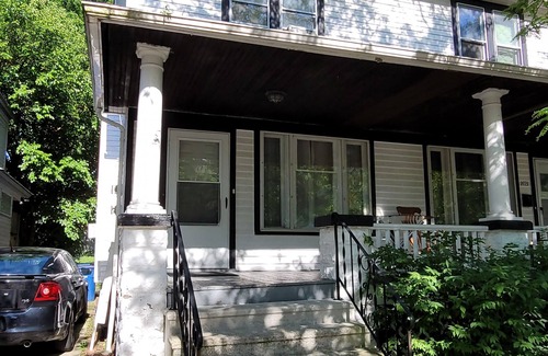 Lakewood House | Lakewood/CLE area 3 Bedrooms Sleeps 6