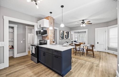 Edgewater Apartment | Lakewood Modern 2 beds mins from DTCLE