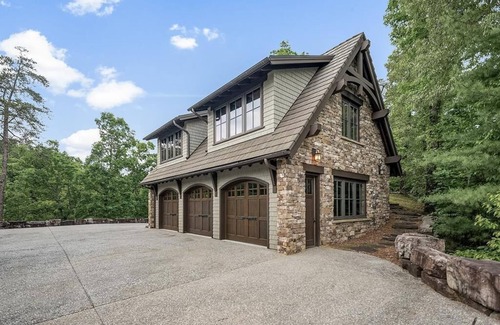Bryson City Cabin | Lakewood Pointe and Guesthouse - Free Railroad Admission + Majestic Views +
