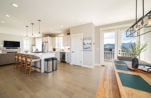 Chelan House | Lakey Stars at The Lookout at Lake Chelan