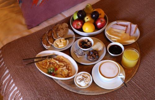 Cuyo Bed & Breakfast | Lamadrid Guest House