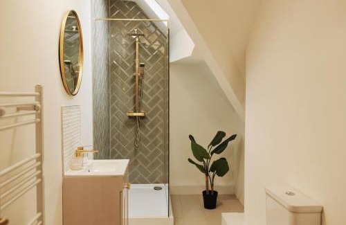 Liverpool Apartment | Lamara Deluxe Apartments, Liverpool
