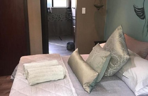 Emalahleni Bed & Breakfast | Lamarique