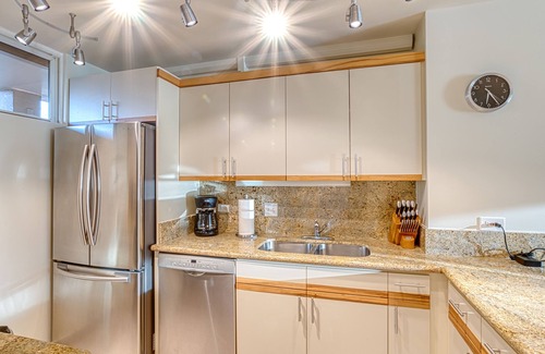 Honokowai Condo | Lanai Building w/AC! 100% Oceanfront -The Mahana 8th floor, 1BR/2BATHROOMS!