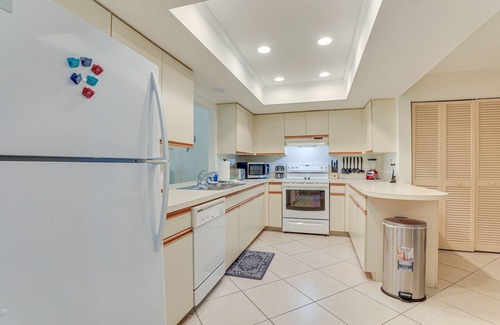 Sarasota Villa | Lanai + Community Pool Access: Sarasota Oasis!