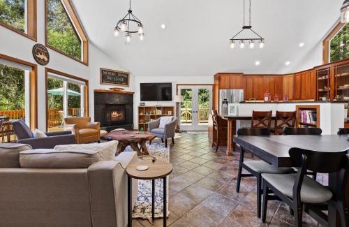 Brightwood House | Landen Lodge - Meredith Lodging