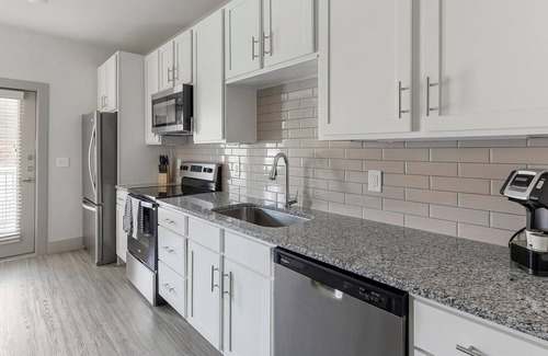 South Arlington Apartment | Landing | Amazing 1BD, Pool, Game Room