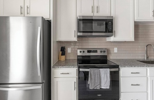 South Arlington Apartment | Landing | Amazing 1BD, Pool, Game Room