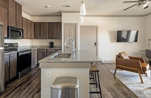 Manor Apartment | Landing | Amazing 1BD, Courtyard, Clubhouse