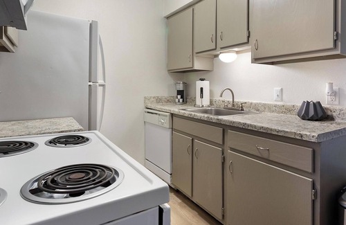 South Tulsa Apartment | Landing | Amazing 1BD, Gym, Clubhouse