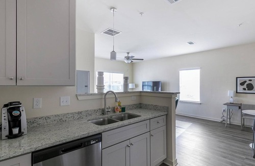 Fort Worth Apartment | Landing | Amazing 1BD, Pool, Gym