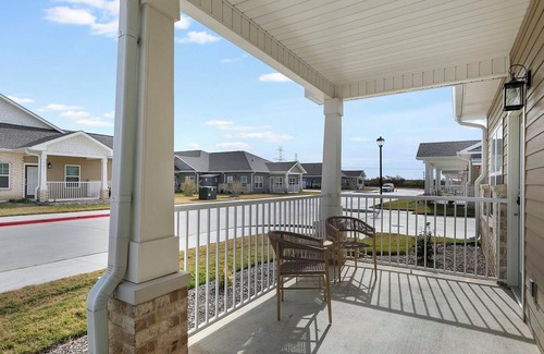 Fort Worth Apartment | Landing | Amazing 1BD, Pool, Gym