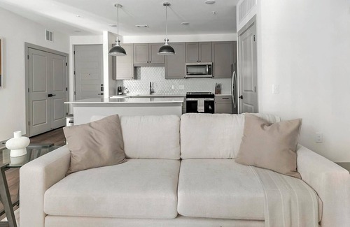 Houston Apartment | Landing | Amazing 2BD, Courtyard, Pool