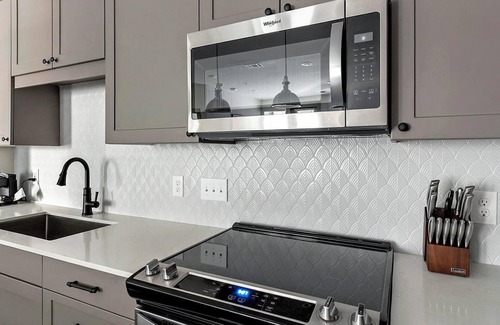 Houston Apartment | Landing | Amazing 2BD, Courtyard, Pool