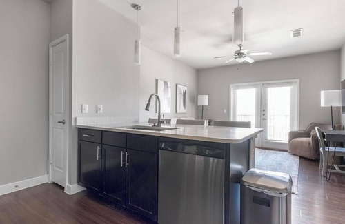 Katy Apartment | Landing | Amazing 2BD, Courtyard, Clubhouse