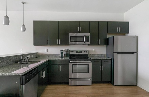 Richmond Apartment | Landing | Amazing 2BD, Gym