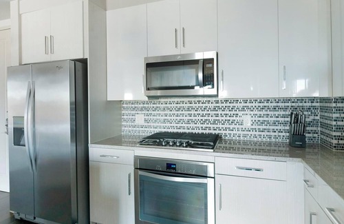 Houston Apartment | Landing | Amazing 2BD, Gym, Tennis Court