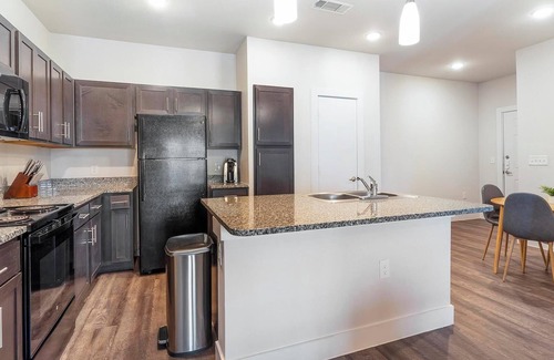 San Antonio Apartment | Landing | Amazing 2BD, Clubhouse, Pool
