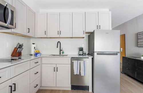 Northeast Raleigh Apartment | Landing | Amazing Studio, Gym, Pool