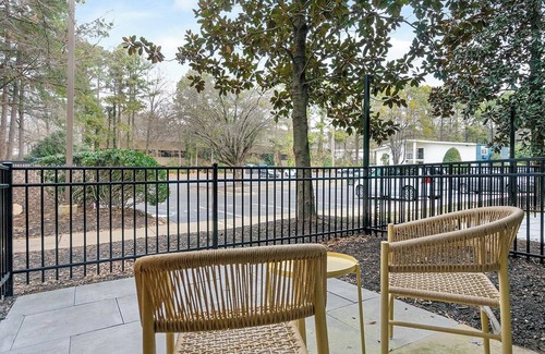 Northeast Raleigh Apartment | Landing | Amazing Studio, Gym, Pool