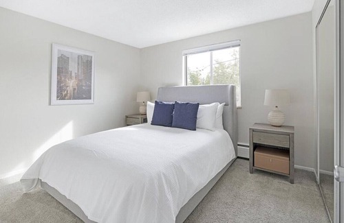 Washington Park West Apartment | Landing at 960 S Logan - 1 Bedroom in South Denver