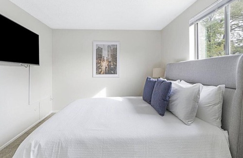Washington Park West Apartment | Landing at 960 S Logan - 1 Bedroom in South Denver