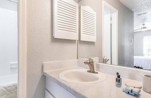 Fort Worth Apartment | Landing at Arbors on Oakmont - 1 Bedroom in Downtown Fort Worth
