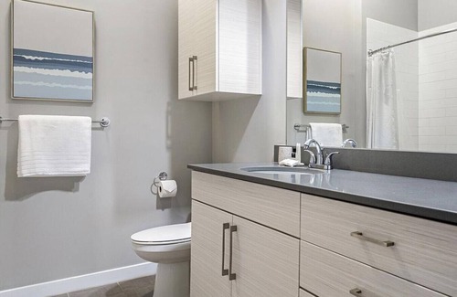 Overland Park Apartment | Landing at Avenue 80 - Studio in Colonial Village