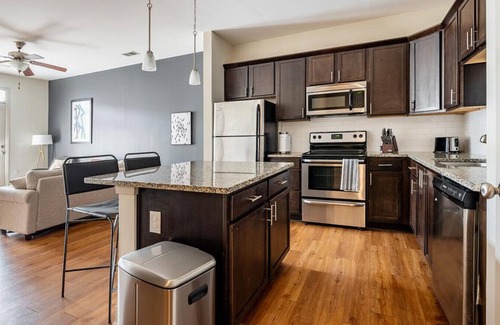 Silver Lake Apartment | Landing at Belle Meade - 2 Bedrooms in Silver Lake