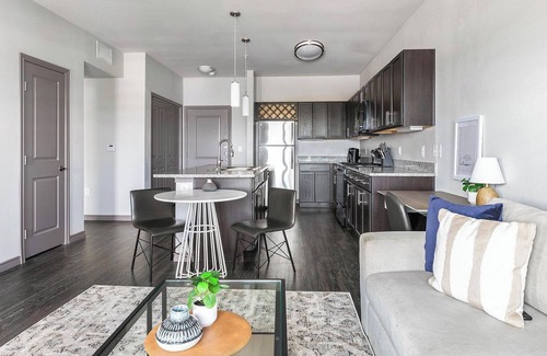 Fort Worth Apartment | Landing at Bottle House on Main - 1 Bedroom in .