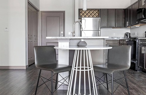 Fort Worth Apartment | Landing at Bottle House on Main - 1 Bedroom in .