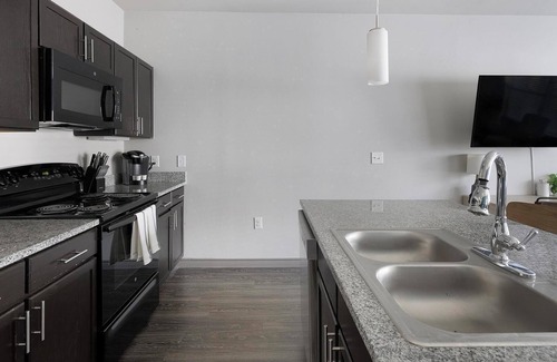 Fort Worth Apartment | Landing at Bottle House on Main - 2 Bedrooms in.