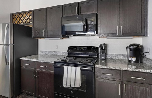 Fort Worth Apartment | Landing at Bottle House on Main - 2 Bedrooms in.