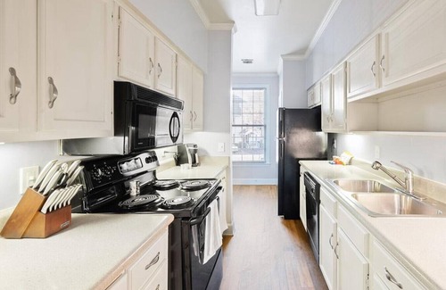 Green Hills Apartment | Landing at Chowning Square - 2 Bedrooms in Green Hills