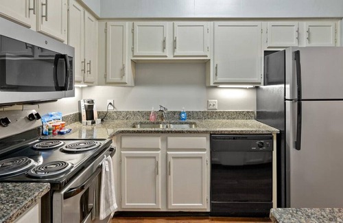 Green Hills Apartment | Landing at Chowning Square - 2 Bedrooms in Green Hills