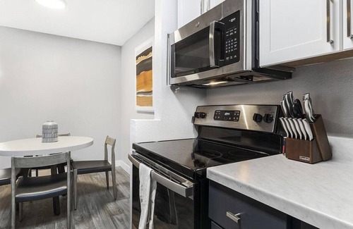 Casas Adobes Apartment | Landing at Circ Tucson - 2 Bedrooms in Downtown Tucson