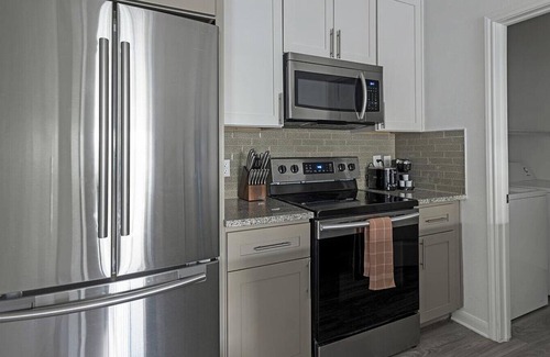 Austin Apartment | Landing at Cortland South Park Terraces - 1 Bedroom in Southpark Meadows